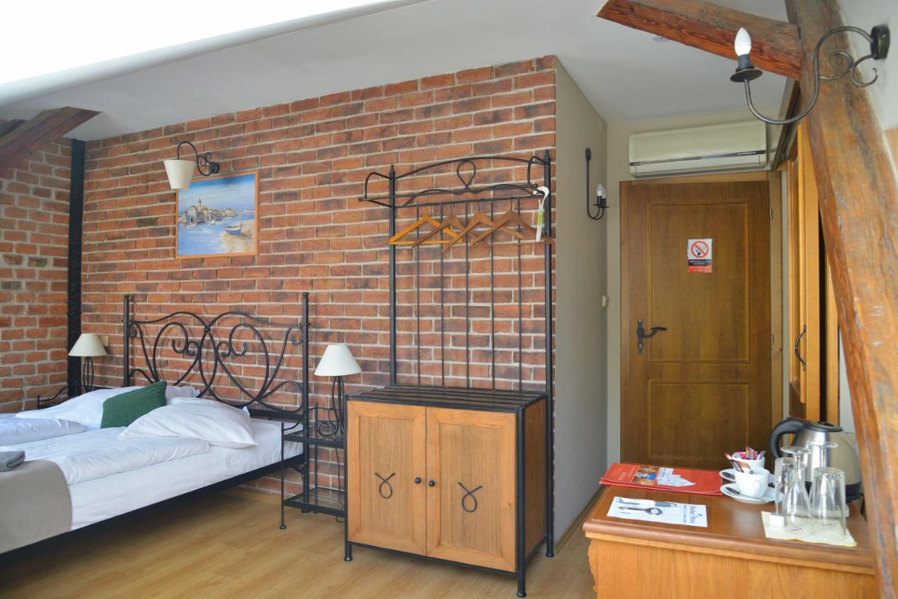 Hotel Via Ironia Високе-Мито Экстерьер фото