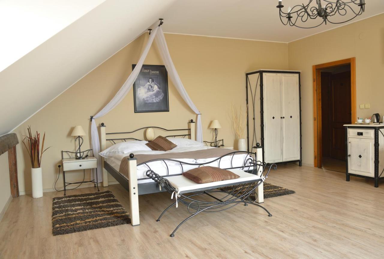 Hotel Via Ironia Високе-Мито Экстерьер фото