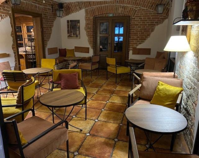 Hotel Via Ironia Високе-Мито Экстерьер фото