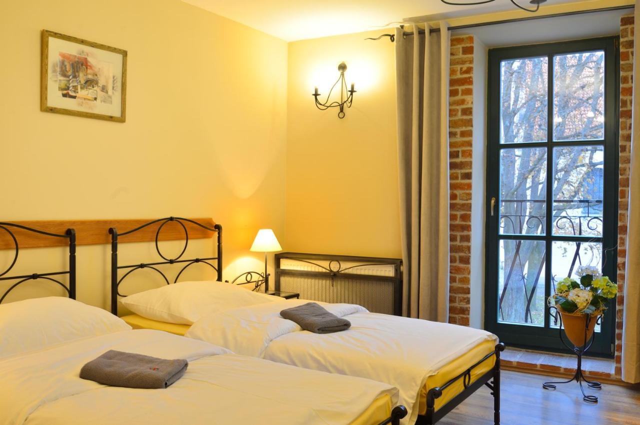 Hotel Via Ironia Високе-Мито Экстерьер фото