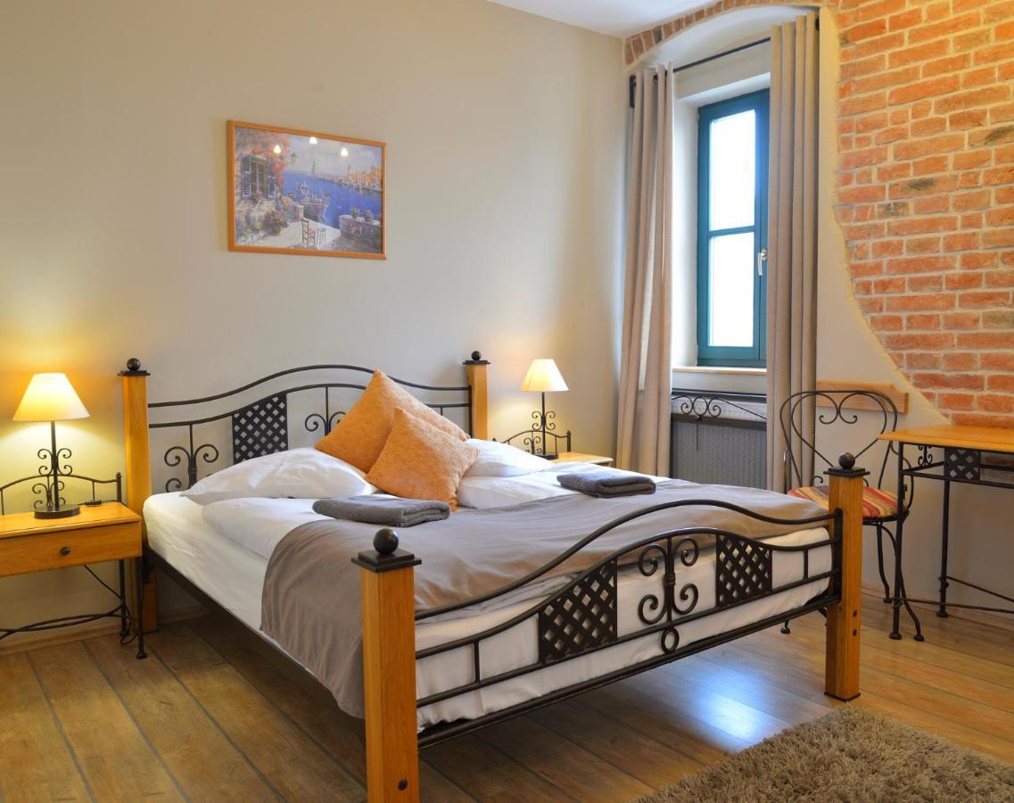 Hotel Via Ironia Високе-Мито Экстерьер фото