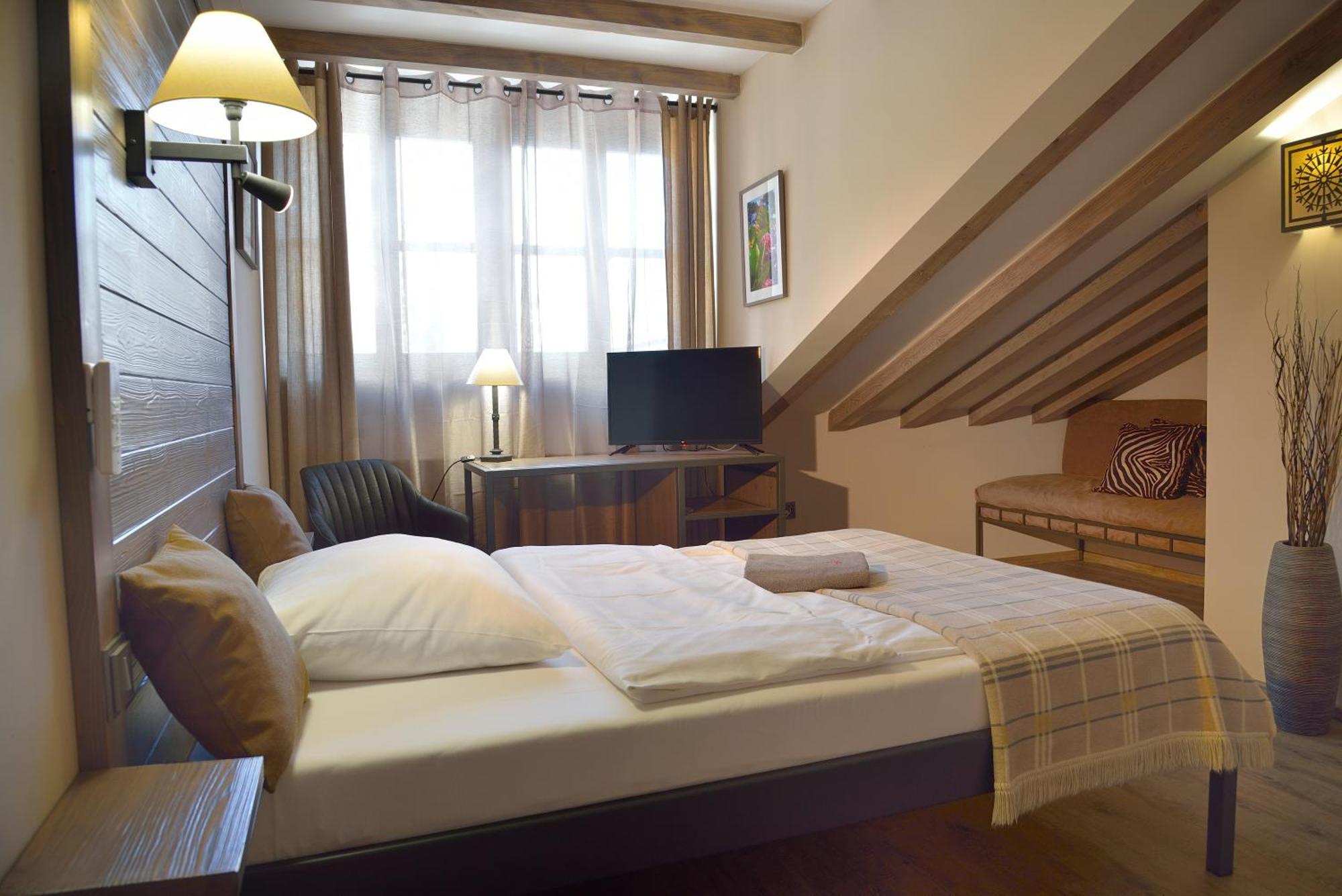 Hotel Via Ironia Високе-Мито Экстерьер фото