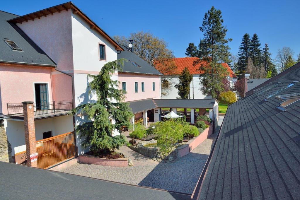 Hotel Via Ironia Високе-Мито Экстерьер фото
