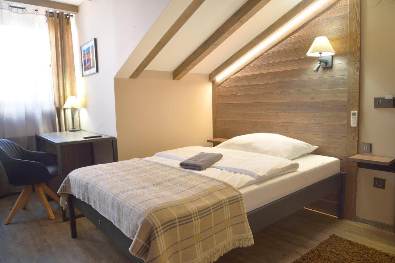 Hotel Via Ironia Високе-Мито Экстерьер фото